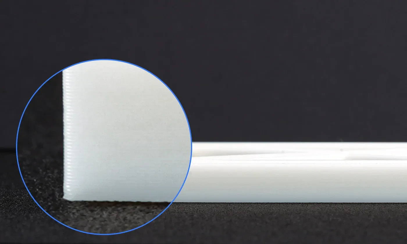 Anycubic PLA Basic: Cantos que ficam presos à mesa
